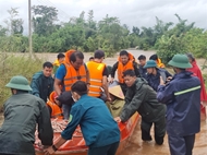 Border guards overcome flooding to save locals